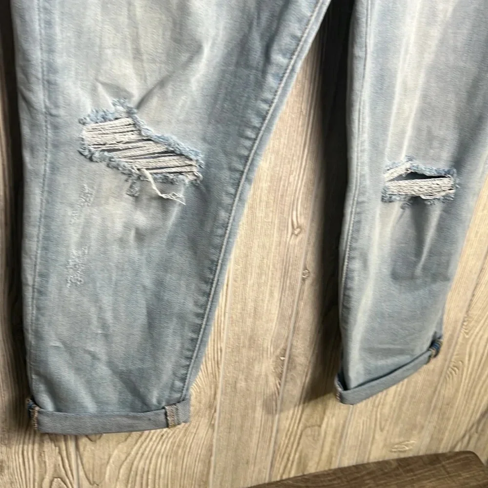 Women’s KanCan High Rise Ripped Capri Light Wash Size 29
